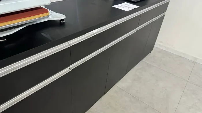 Balcão de MDF preto 