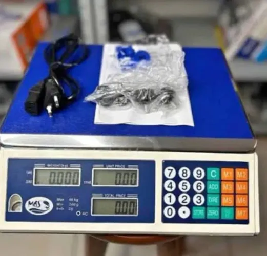 Balança digital 40 kg eletrônica<br>- Bateria recarregável e visor duplom