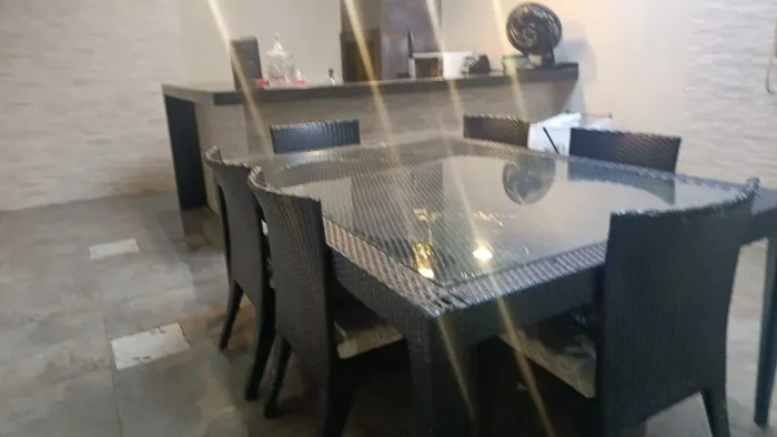 Vende-se mesa