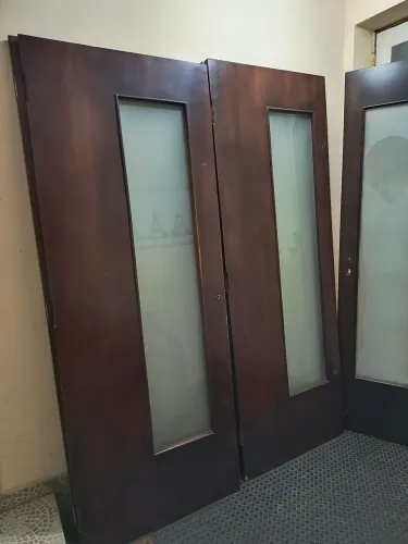 Portas de Madeira Maciça.