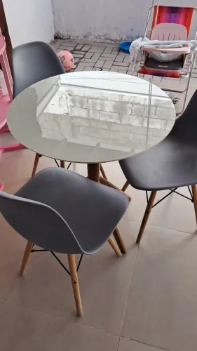 Jogo de Mesa e cadeira