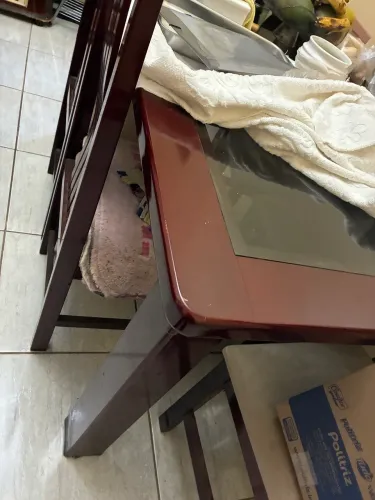 Mesa com 6 cadeiras