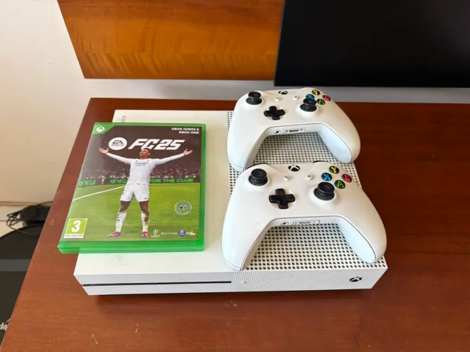 Xbox One 1T, com FC25, 1 controle e 1 Cabo USB