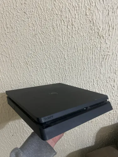 PS4 Slim 1tb + 2 controles