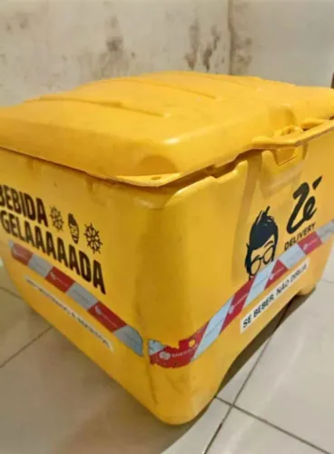 Vendo baú 140 litros 300 reais chama que dá negócio
