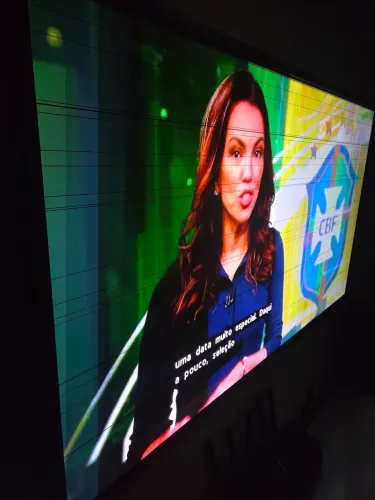 TV Samsung 60" - Funciona - Com Linhas Horizontais na Tela - Para Conserto ou Peças