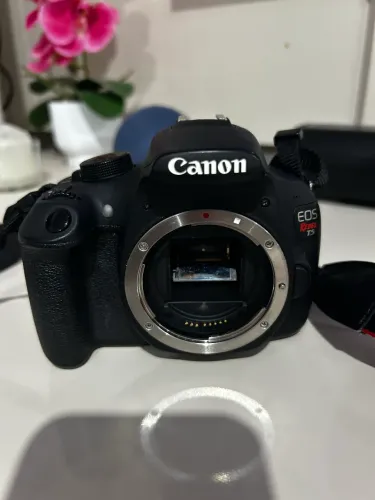 Vendo câmera Canon EOS Rebel T5