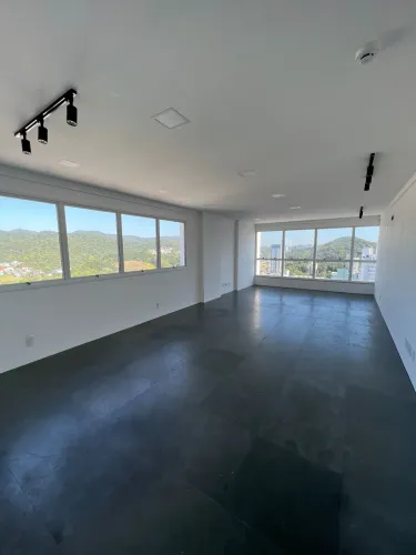 Sala Comercial 43M² Aluguel Anual em Balneário Camboriú