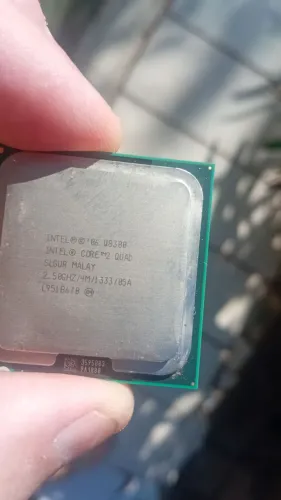 Processador Intel core 2 quad q8300 de 2.50ghz socket 775 com cooler e base usados