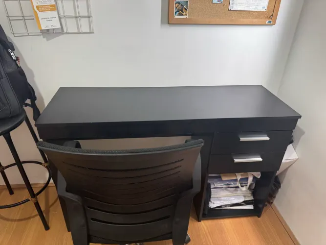 Escrivaninha + cadeira de escritório 