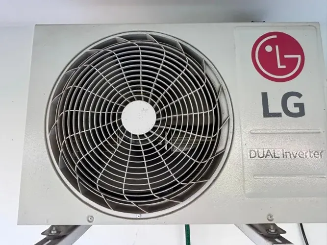 LG Ar Condicionado Split LG Dual Inverter AI Voice 9000 BTU/h