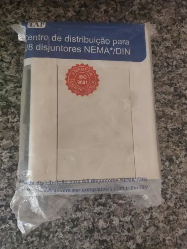 Quadro de distribuição 8 disjuntores
