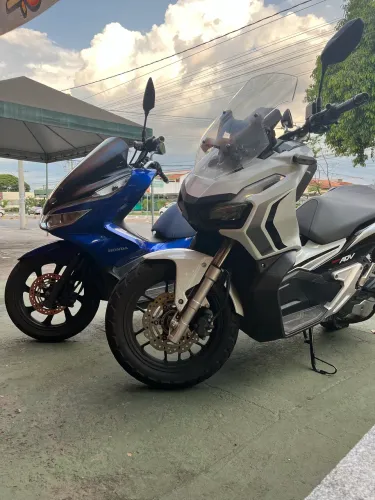 Vende-se Scooter ADV 150