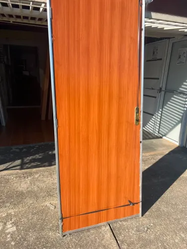 PORTA LISA MOGNO COM BATENTE EM ALUMÍNIO 65 mm - BRILHANTE