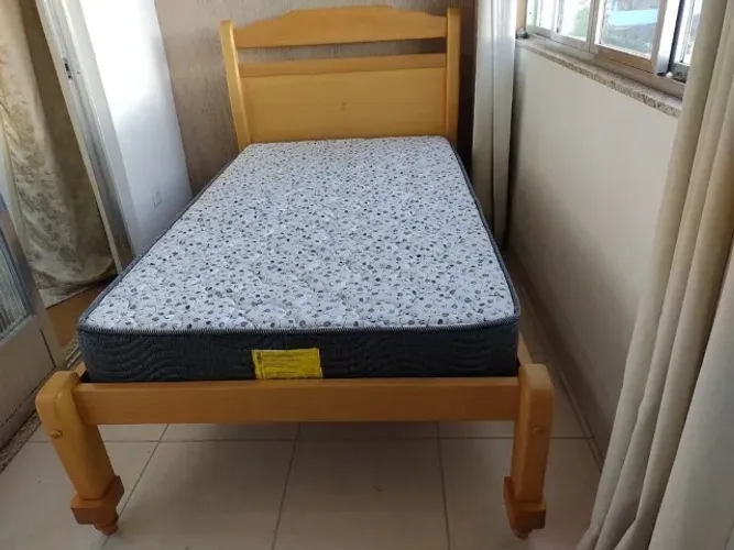 Cama viuva - madeira pinus maciça SEM colchão - pouco uso