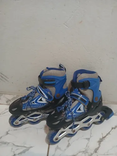 PATINS C/ LED EM UMA DAS RODAS