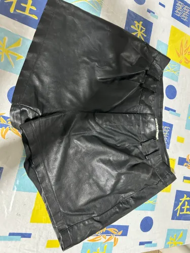 Short courino preto