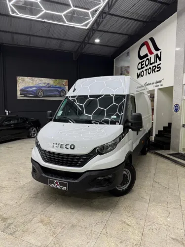 Iveco Daily Furgão 30-160 3.0 12m³ (die.)(e6) 2025