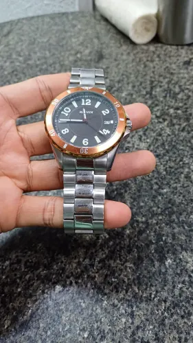 Relógio semi novo