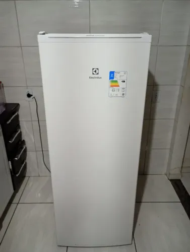 Freezer Vertical Eletrolux ( Modelo: FEI23 ) A++