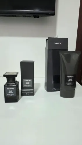Desapego  Tom Ford Oud Wood 