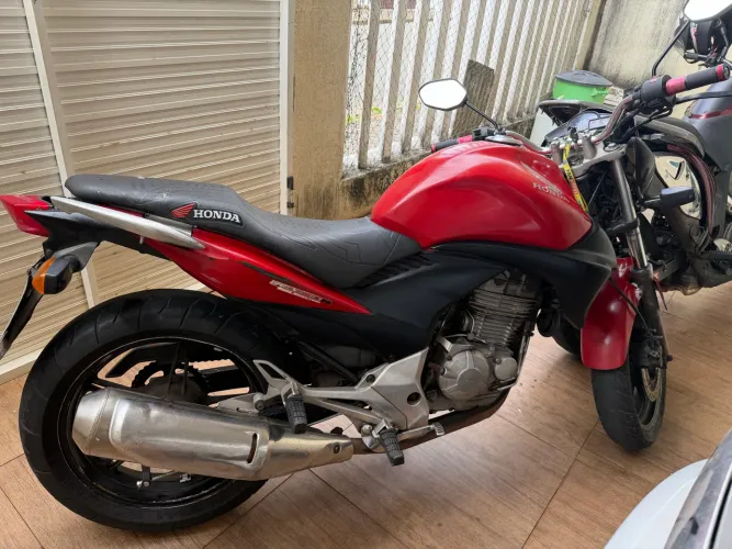 Cb 300 bem conservada 
