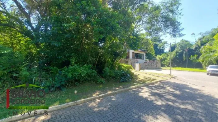 Terreno com 390m² no Rio Tavares - Ideal para Construir com Qualidade de Vida