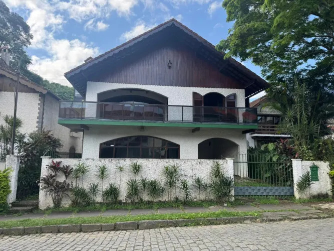 CASA COM 3 DORMITÓRIOS (1 SUÍTE), 1 VAGA, 247M² ÁREA PRIVATIVA À VENDA EM DUAS PEDRAS