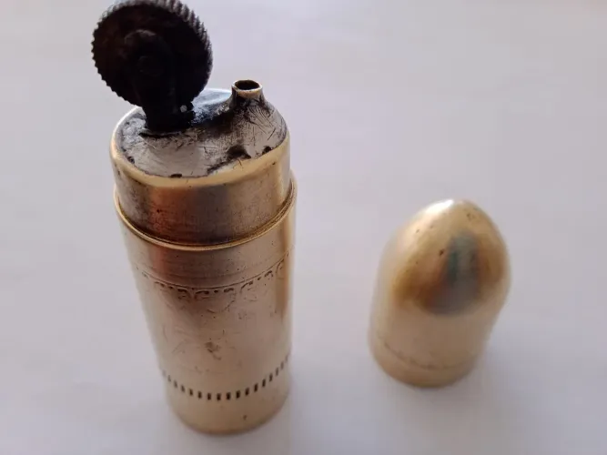 Isqueiro antigo querosene