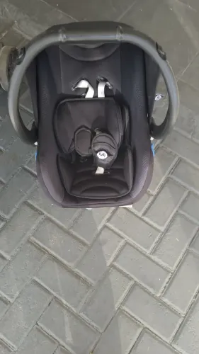 Carrinho e bebe conforto 