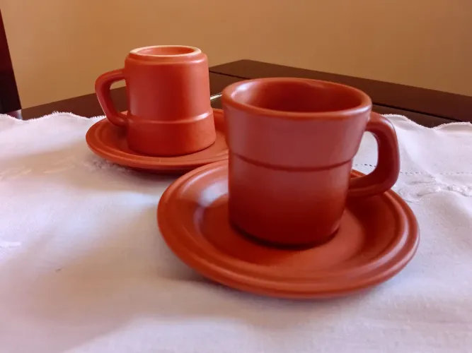 2 Xícaras de Café com Pires Cerâmica Retrô