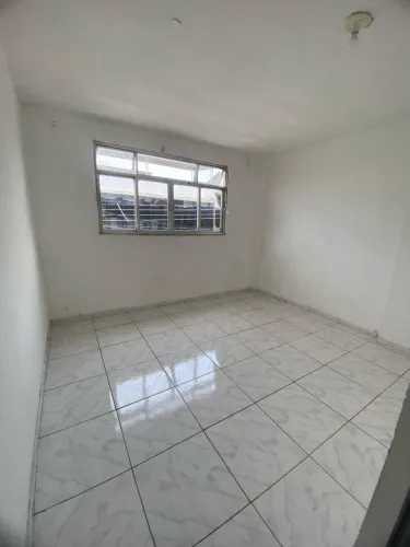 Aluga-se casa de 1 quarto