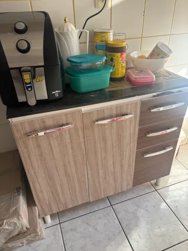 Armário e balcão de cozinha
