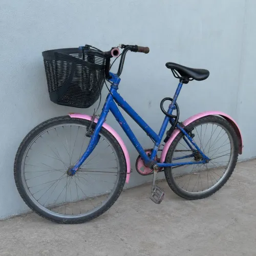 Bicicleta Aro 24 Usada com Cestinha - Tudo Funcionando