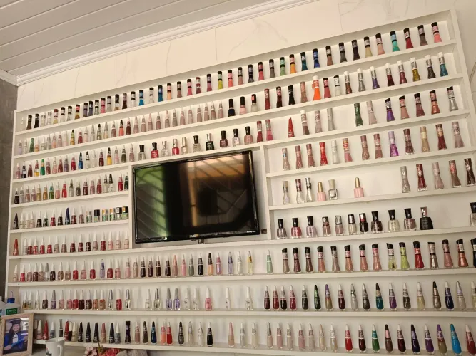 Kit painel completo com tv e esmaltes