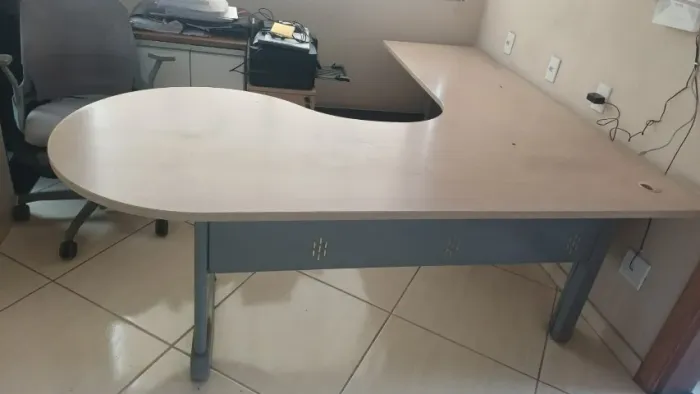 Mesa em L para escritorio / Estudo