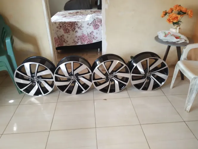 Jogo de rodas aro 18 valor 2800 mais tem conversa 