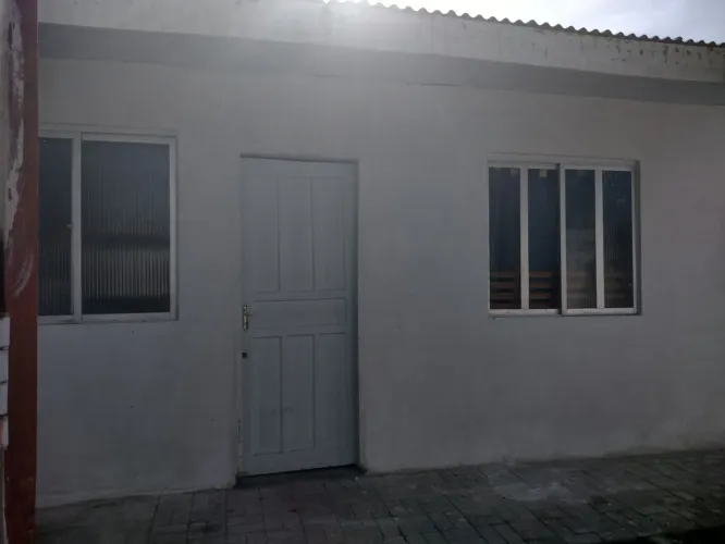 Kitnet bairro 900,00 incluso água e luz