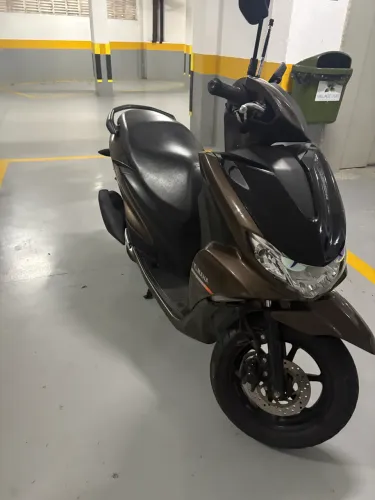 OPORTUNIDADE! Yamaha Fluo 2025 - Apenas 15.000 km