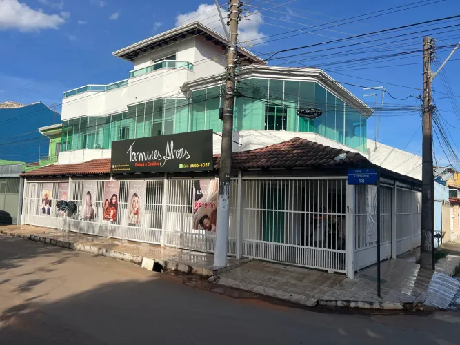 Sobrado Riacho Fundo I - QN 05 - atrás batalhão PM - esquina
