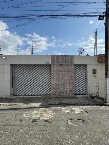 VENDE-SE CASA NO SANTOS DUMONT (parcelo no boleto)