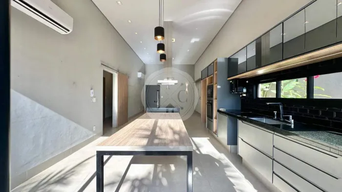 Casa em condomínio com 03 Quartos sendo 03 Suítes para Venda, 156 m² construídos - Jardim