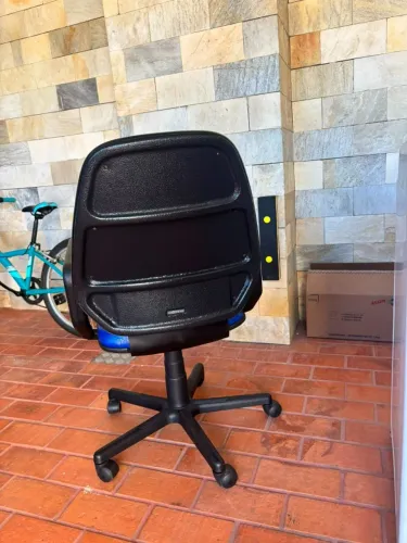 mesa de escritorio com rodinha