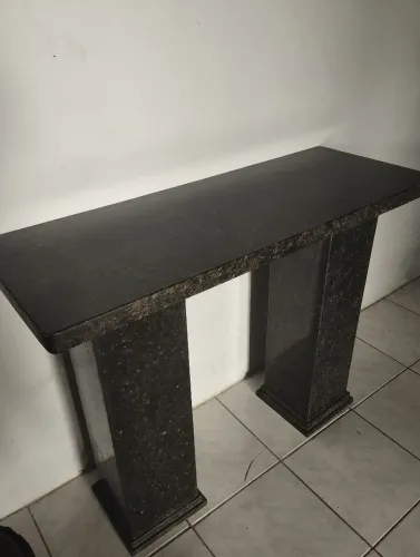 APARADOR/MESA DE APOIO GRANITO PRETO