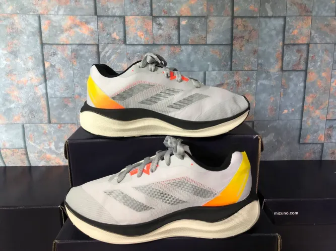 Tênis adidas promoção