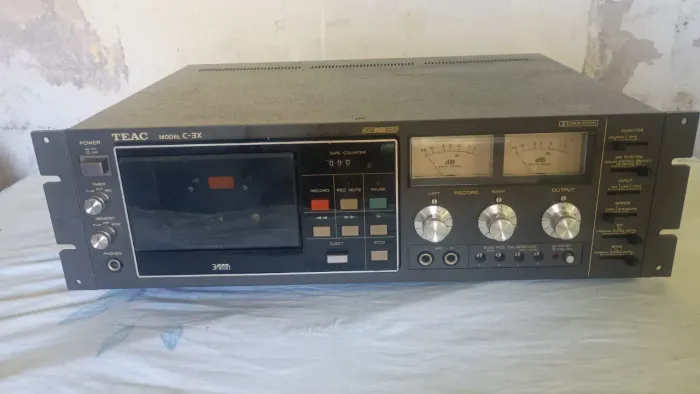 Gravadora de fita cassette TEAC C-3X