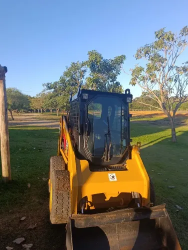 Mini carregadeira