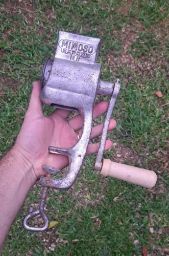 Antigo ralador de queijo Mimoso