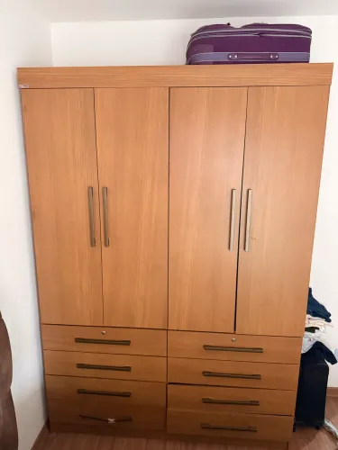 Vendo guarda roupa 4 portas