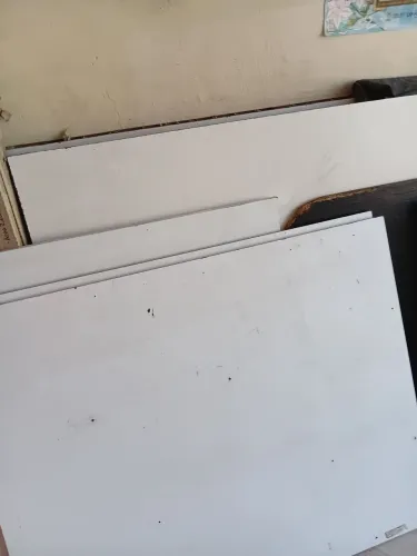Vendo unidades de MDF ...tamanho G, M e P...Preço 40, 30 e 20 reais